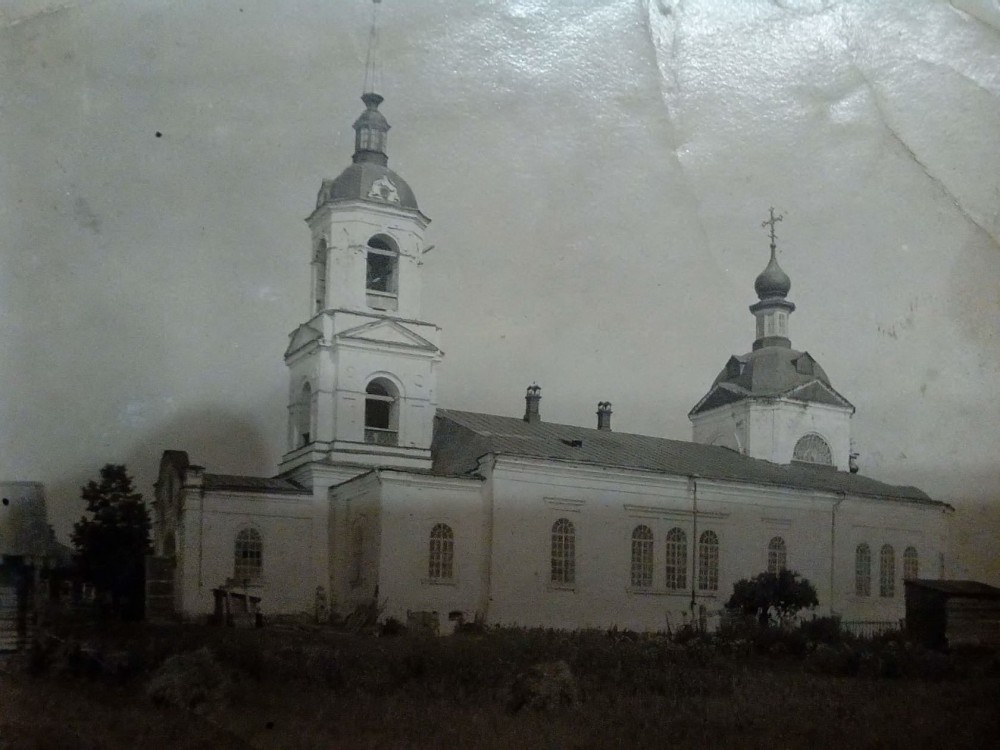 Церковь Флора и Лавра, Шешурга (Тужинский район, Кировская область). архивная фотография, Фото из архива Галины Кульпиной(Резвых), публикуется с личного разрешения.