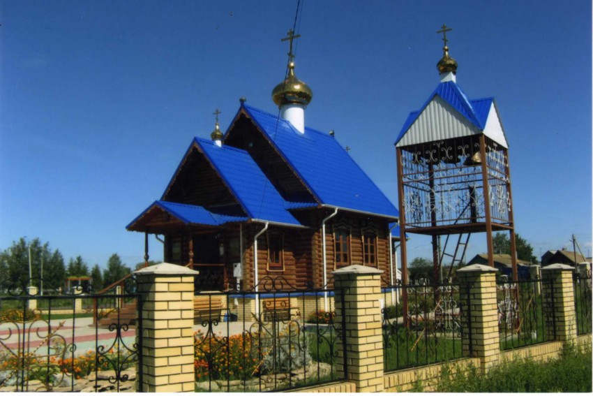 Церковь Рождества Христова (новая), Сахаровка (Алексеевский район, Республика Татарстан). общий вид в ландшафте