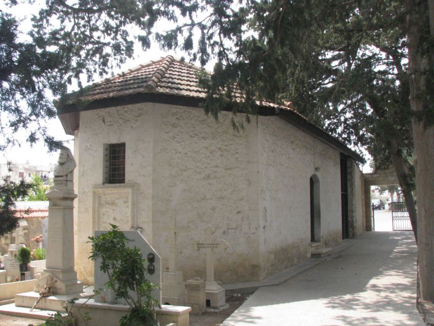 Пафос. Церковь Епифаноса Саламисского. общий вид в ландшафте