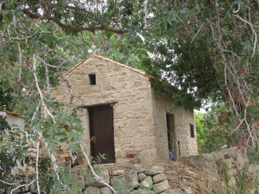 Пафос. Церковь Георгия Победоносца. общий вид в ландшафте