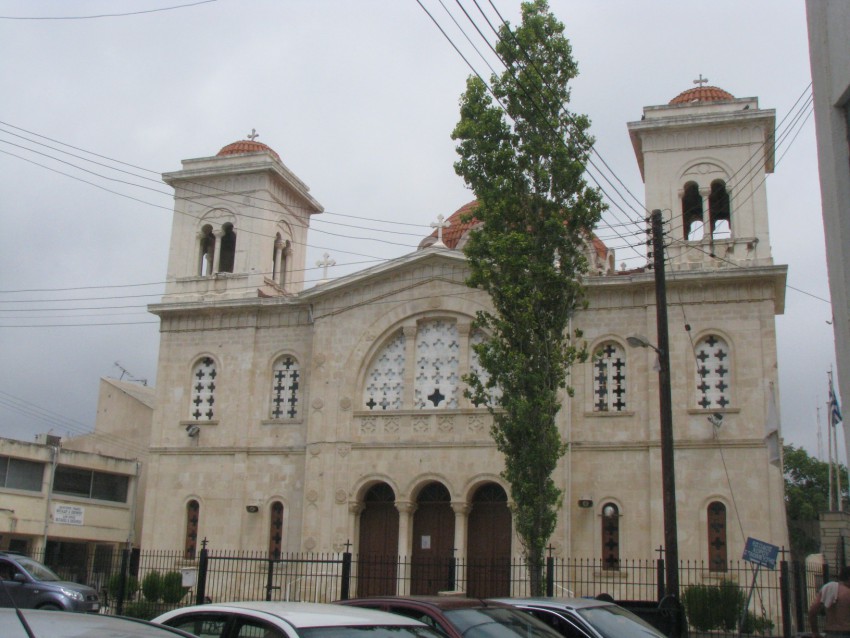 Пафос. Церковь Кендеаса. общий вид в ландшафте