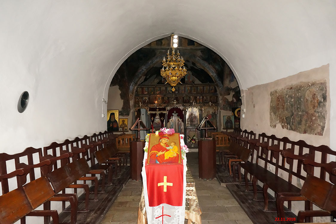 Панагия Хриселеоуса, Эмба (Пафос, Кипр). интерьер и убранство