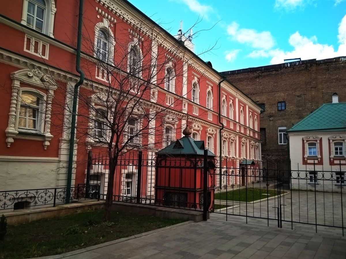 Богоявленский мужской монастырь, Тверской (Центральный административный округ (ЦАО), г. Москва). архитектурные детали, братский корпус