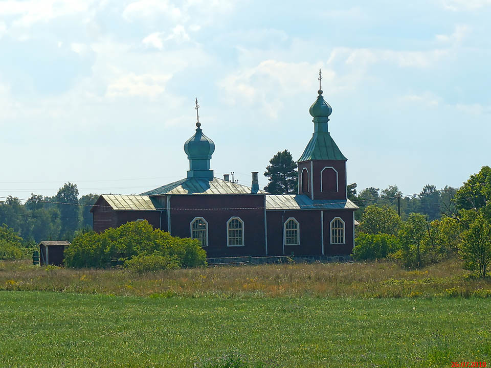 Церковь Сретения Господня, Метскюла (Сааремаа, Эстония). общий вид в ландшафте