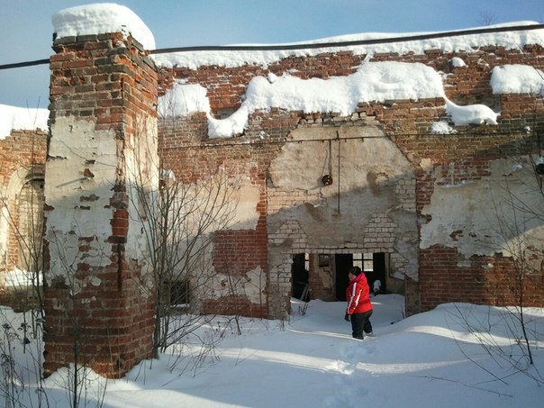 Церковь Троицы Живоначальной, Нижняя (Нижне-Уфтюгский погост, Погост) (Красноборский район, Архангельская область). интерьер и убранство, Внутренний вид трапезной. Сохранился один из двух существовавших столпов.