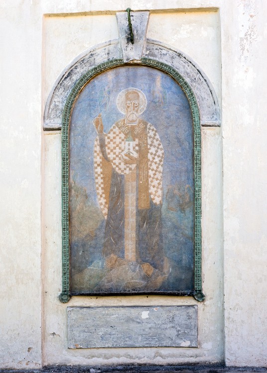 Церковь Николая Чудотворца, Курессааре (Сааремаа, Эстония). дополнительная информация, Икона Свт. Николая на восточном фасаде церкви.