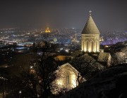 Собор Рождества Христова (Земо Бетлеми), Вид с лестницы к монументу "Мать-Грузия", вдали слева Цминда Самеба<br>, Тбилиси, Тбилиси, город, Грузия