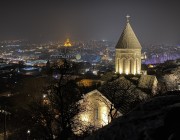 Собор Рождества Христова (Земо Бетлеми), Вид с лестницы к монументу "Мать-Грузия", вдали слева Цминда Самеба<br>, Мтацминдский район, Тбилиси, город, Грузия