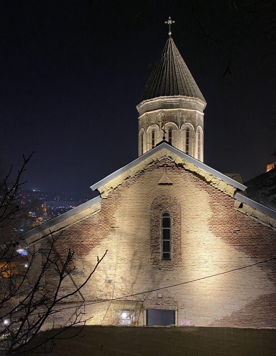 Собор Рождества Христова (Земо Бетлеми), Мтацминдский район (Тбилиси, город, Грузия). художественные фотографии, Западный фасад с лестницы к монументу 
