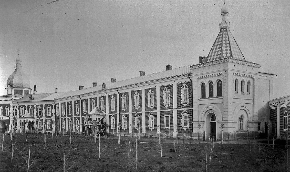 Храм Василия Парийского в южном келейном корпусе, архивная фотография. Николо-Угрешский монастырь. Церковь Василия Парийского, Дзержинский (Люберецкий городской округ, гг. Лыткарино, Котельники, Московская область)