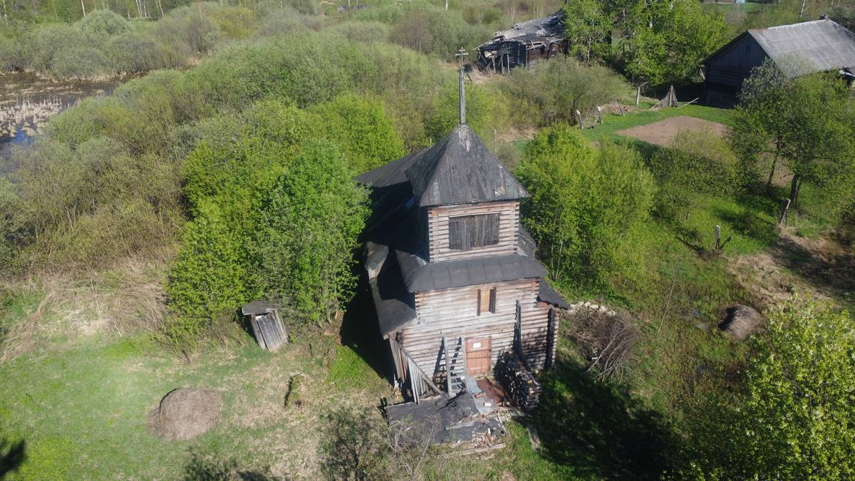 общий вид в ландшафте. Церковь Казанской иконы Божией Матери, Пустынь (Костромской район, Костромская область)
