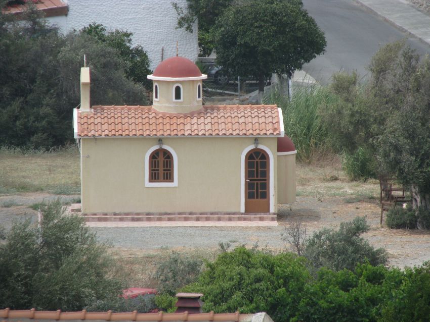 Церковь Фотия, Колосси (Лимасол, Кипр). общий вид в ландшафте