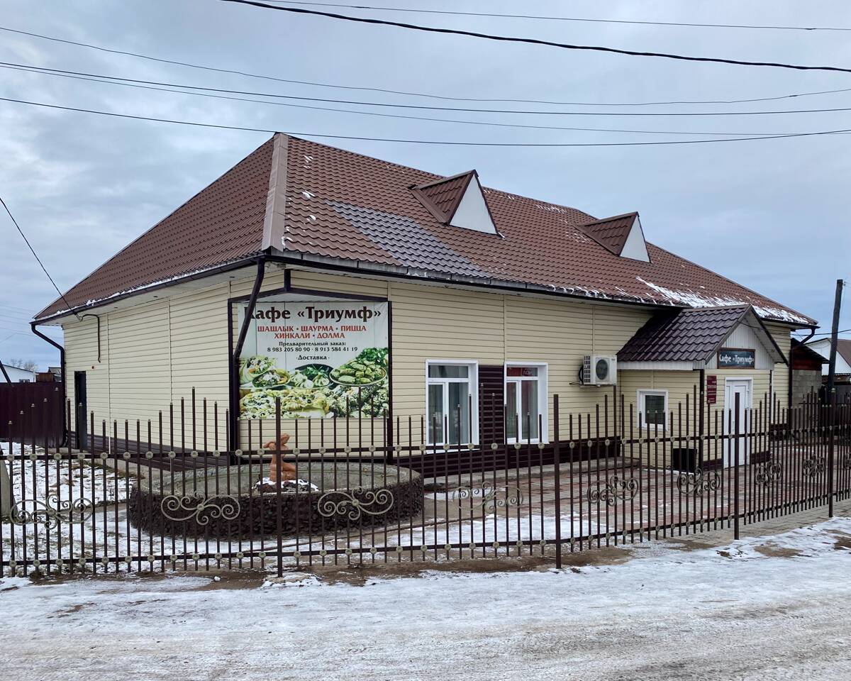 Церковь Покрова Пресвятой Богородицы, Абан (Абанский район, Красноярский край). дополнительная информация, В этом здании на ул Кольцевой с 1995 г до открытия храма размещалась временная церковь 