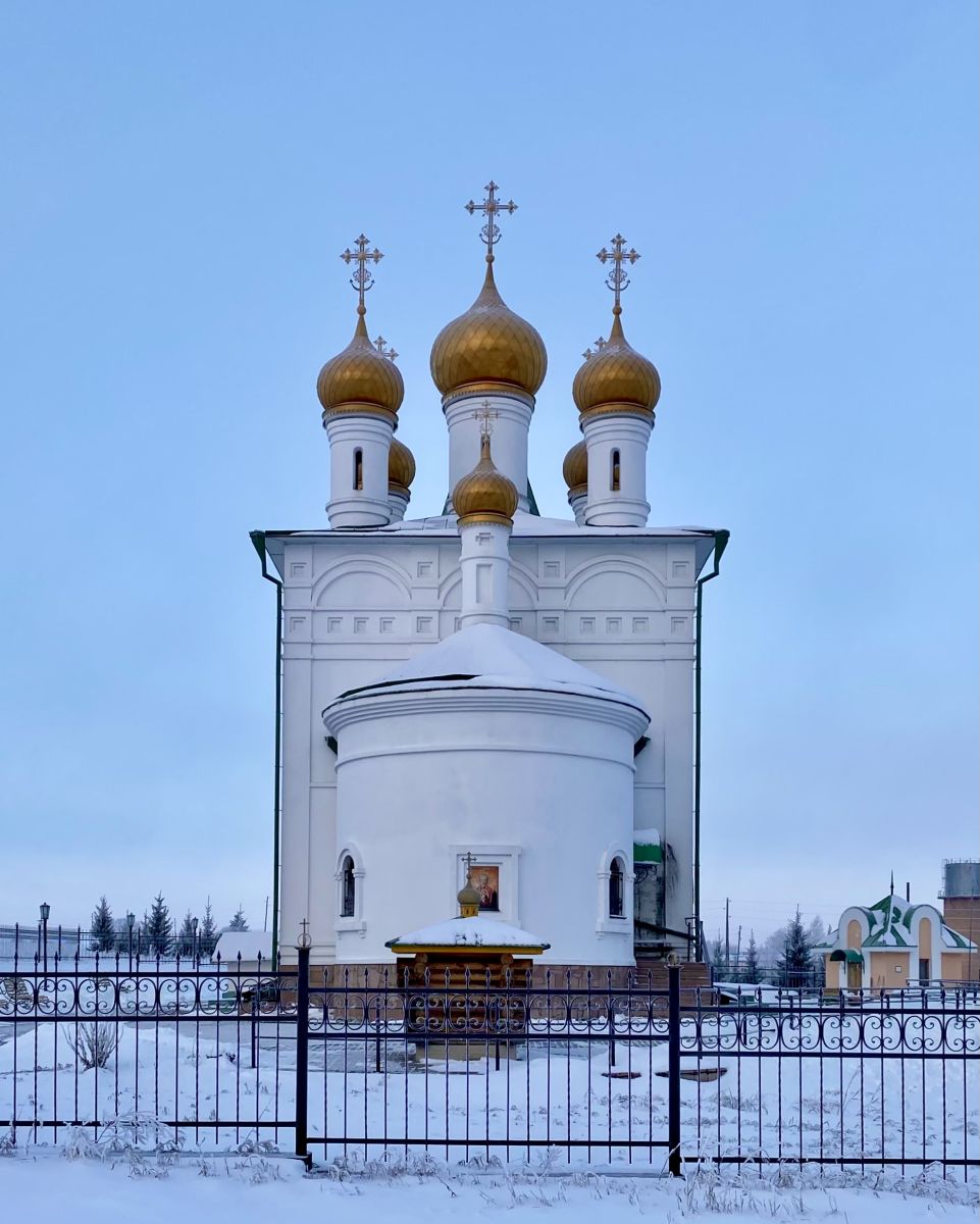 Бражное. Церковь Петра и Павла. фасады, Вид с востока