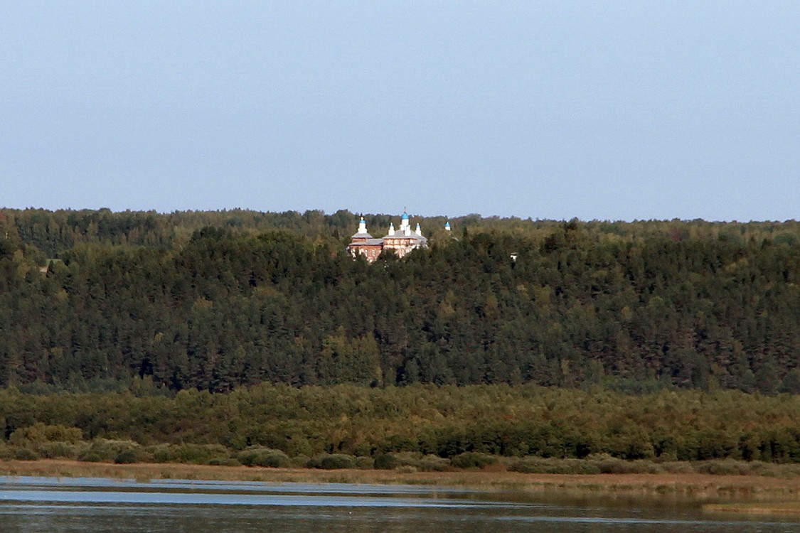 Авраамиев Новозаозерский Успенский мужской монастырь, Умиленье (Галичский район, Костромская область). дополнительная информация, Вид на монастырь с горы Балчуг, из Галича.