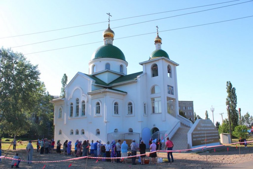 Энем. Церковь Серафима Саровского. общий вид в ландшафте, Вид с северо-запада