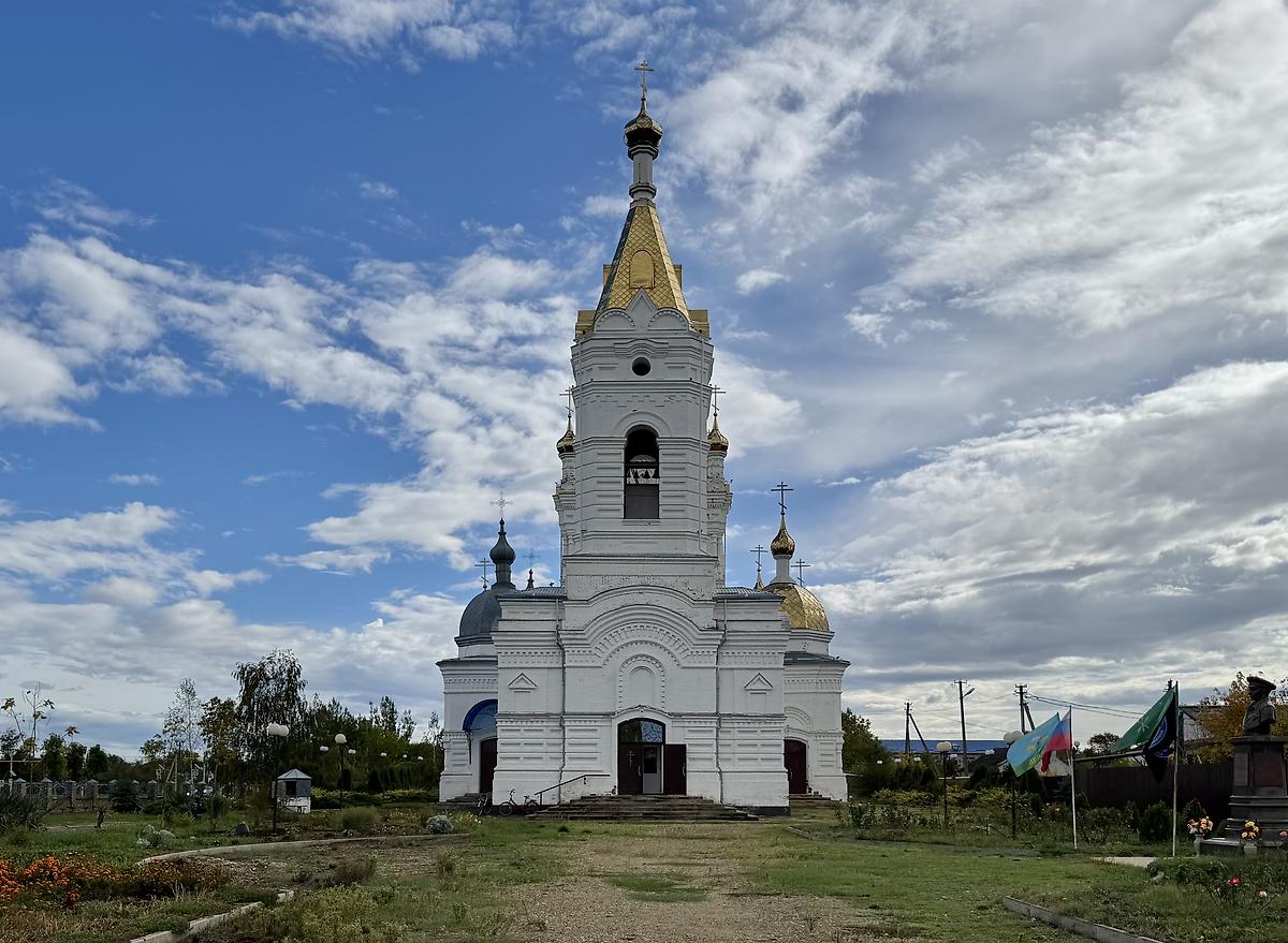 Вид с запада, фасады. Церковь Илии Пророка, Дондуковская (Гиагинский район, Республика Адыгея)