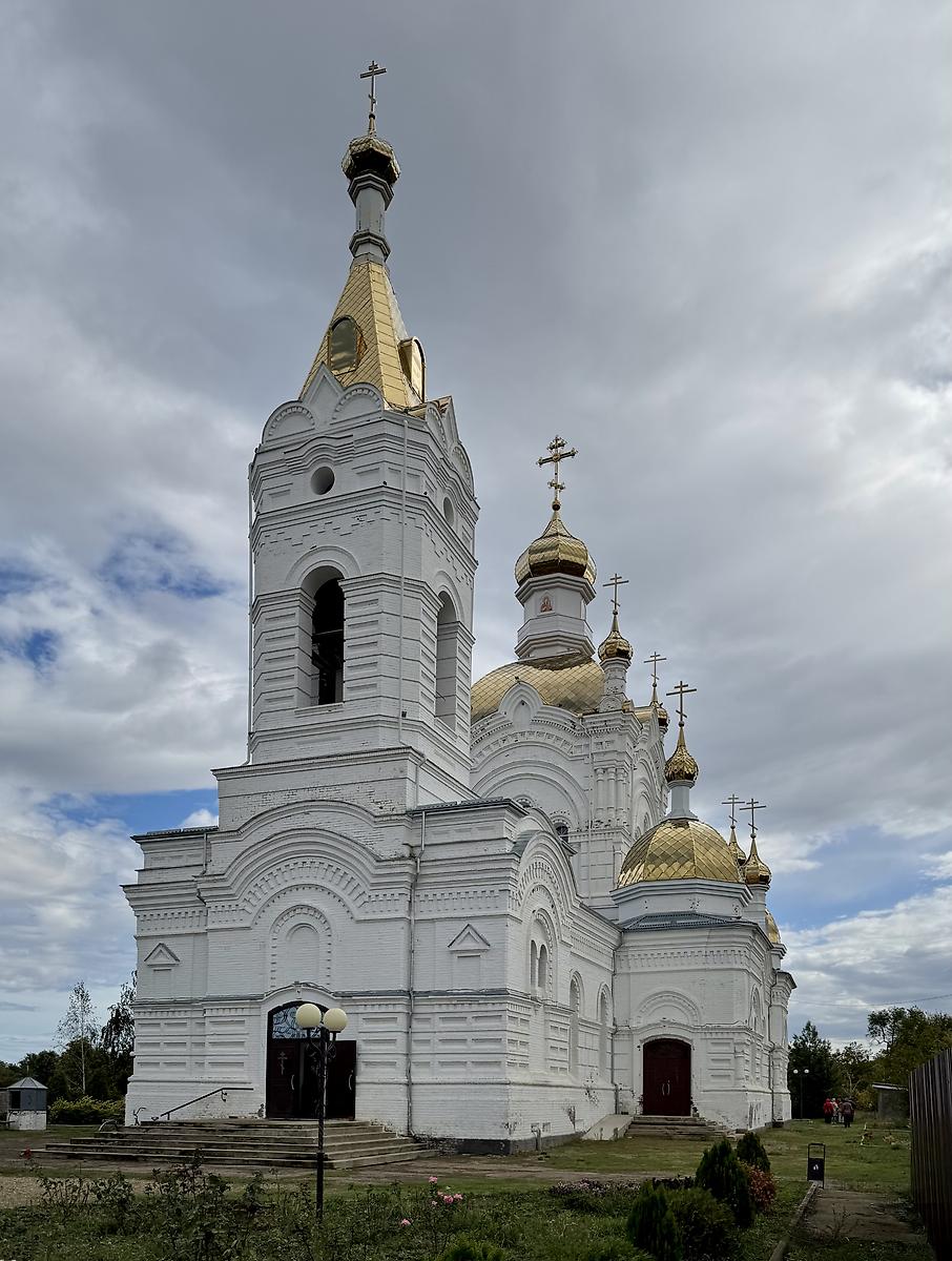 Вид с юго-запада, фасады. Церковь Илии Пророка, Дондуковская (Гиагинский район, Республика Адыгея)