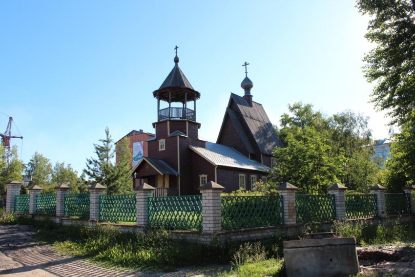 Новодвинск. Церковь Покрова Пресвятой Богородицы. общий вид в ландшафте, Вид с юго-запада