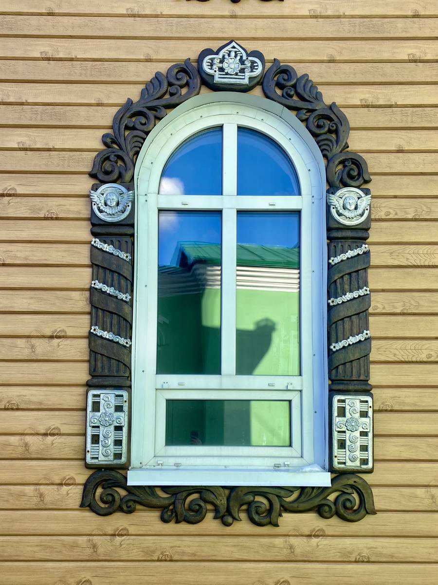 Церковь Петра и Павла, Анжеро-Судженск (Анжеро-Судженск, город, Кемеровская область). дополнительная информация, Оформление окна