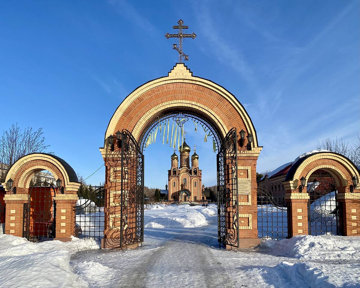 Западная входная группа, дополнительная информация. Церковь Троицы Живоначальной, Осинники (Осинники, город, Кемеровская область)