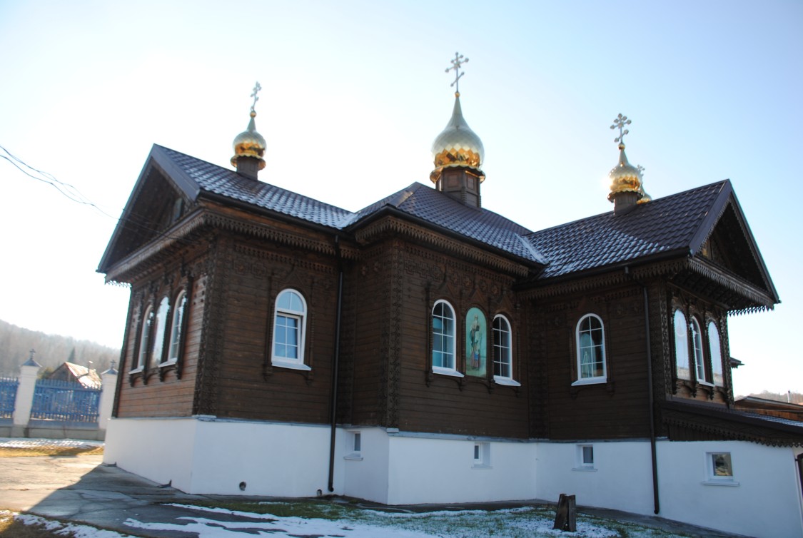 Церковь Троицы Живоначальной, Темиртау (Таштагольский район, Кемеровская область). фасады, Вид с северо-востока