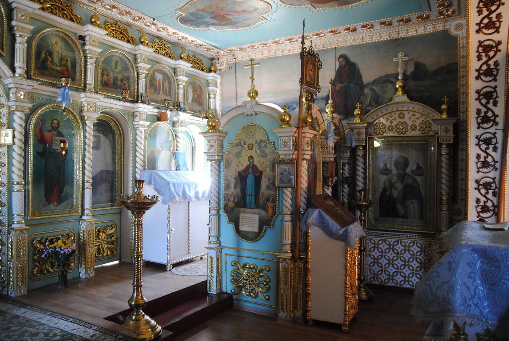 Церковь Троицы Живоначальной, Темиртау (Таштагольский район, Кемеровская область). интерьер и убранство, Убранство правой стороны