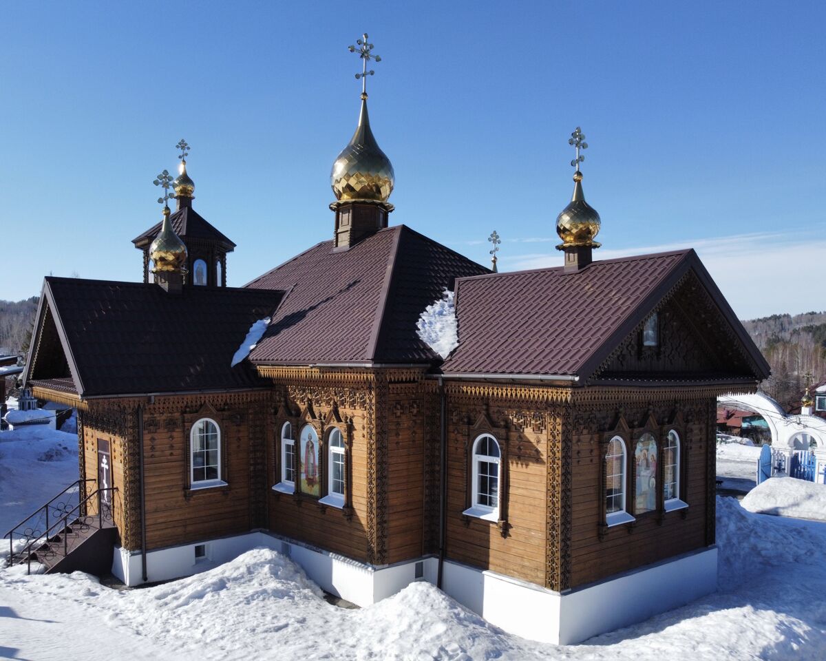 Церковь Троицы Живоначальной, Темиртау (Таштагольский район, Кемеровская область). фасады, Вид с ЮВ
