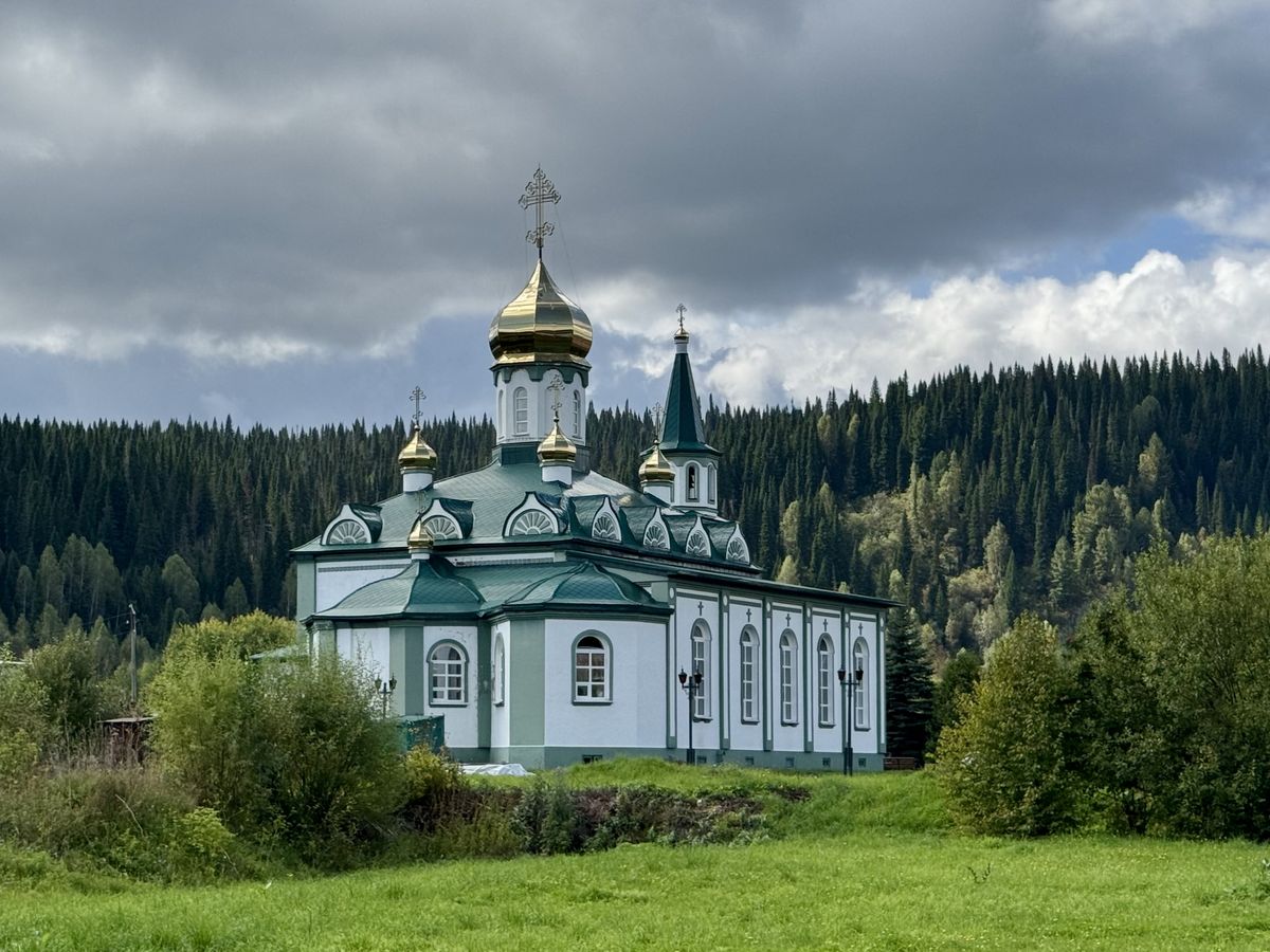 Церковь Георгия Победоносца, Таштагол (Таштагольский район, Кемеровская область). фасады, Вид с северо-востока