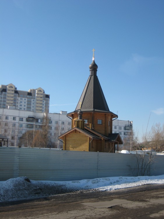 Часовня Серафима Саровского, Островцы (Раменский район и гг. Бронницы, Жуковский, Московская область). общий вид в ландшафте