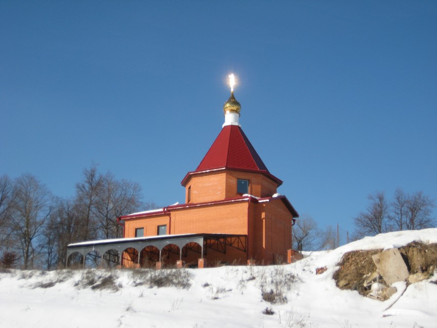 Часовня Казанской иконы Божией Матери, Софьино (Раменский район и гг. Бронницы, Жуковский, Московская область). общий вид в ландшафте