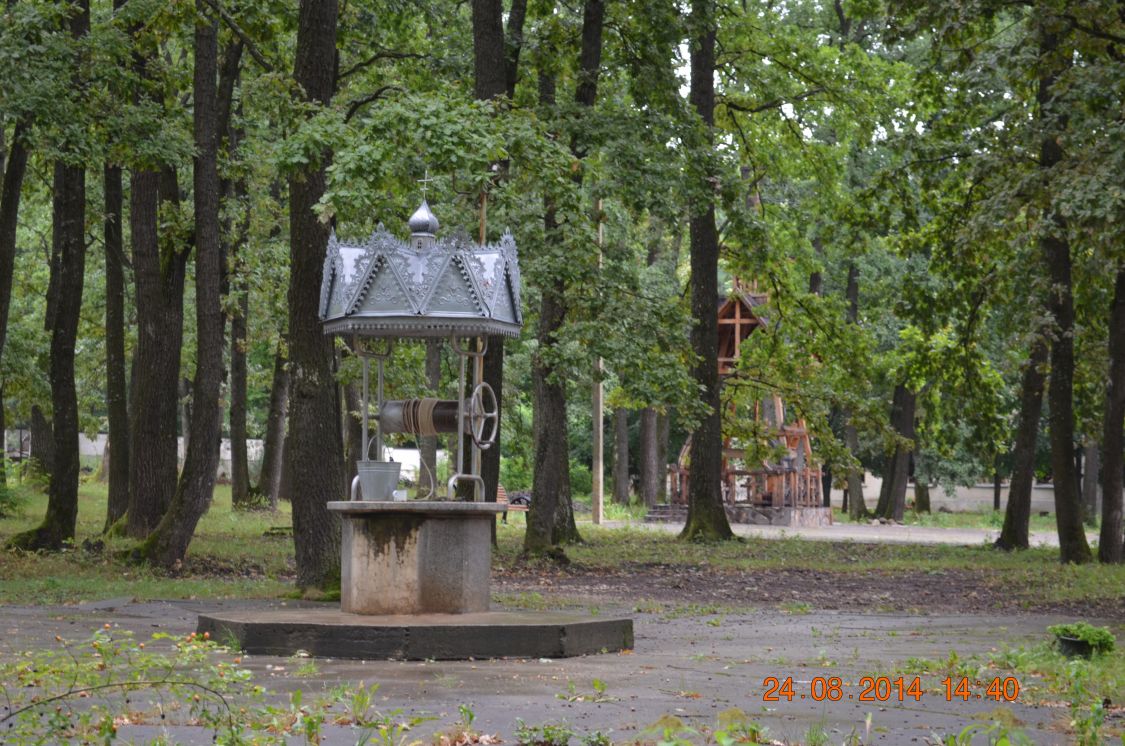 Воскресенский женский монастырь, Бричаны (Бричанский район, Молдова). фасады, Монастырский колодец