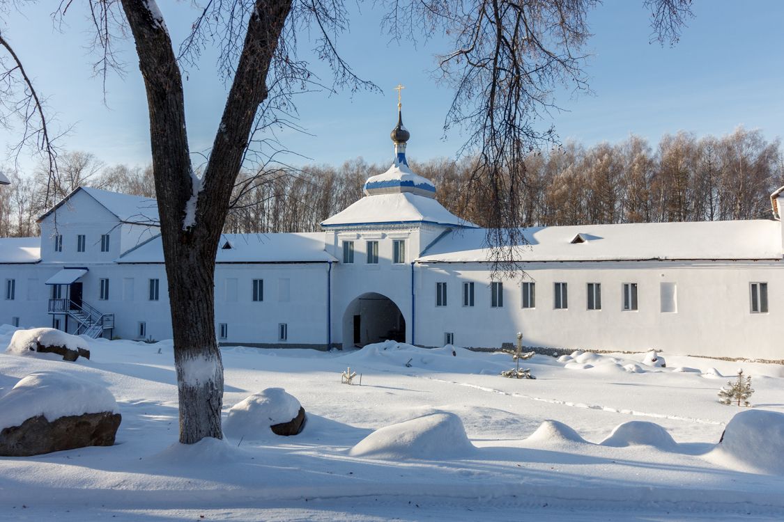 Некрасовское. Николо-Бабаевский монастырь. Церковь Успения Пресвятой Богородицы. фасады, Восточный фасад