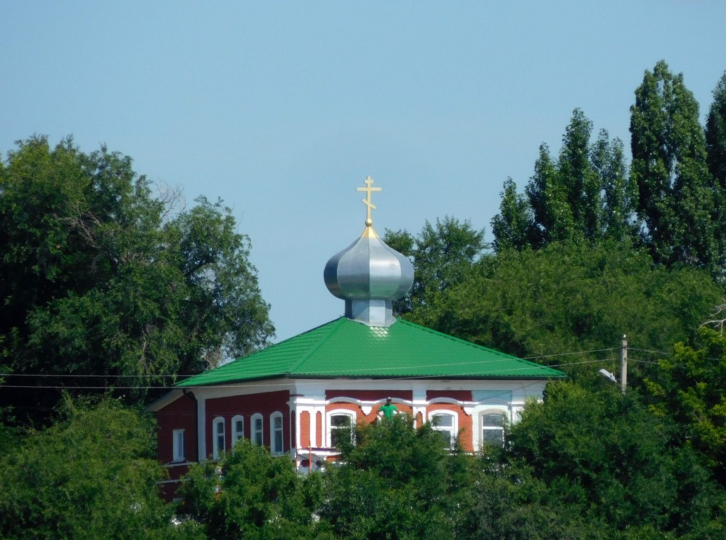 Воскресенское. Церковь Троицы Живоначальной. фасады, Вид на церковь с  Волги.