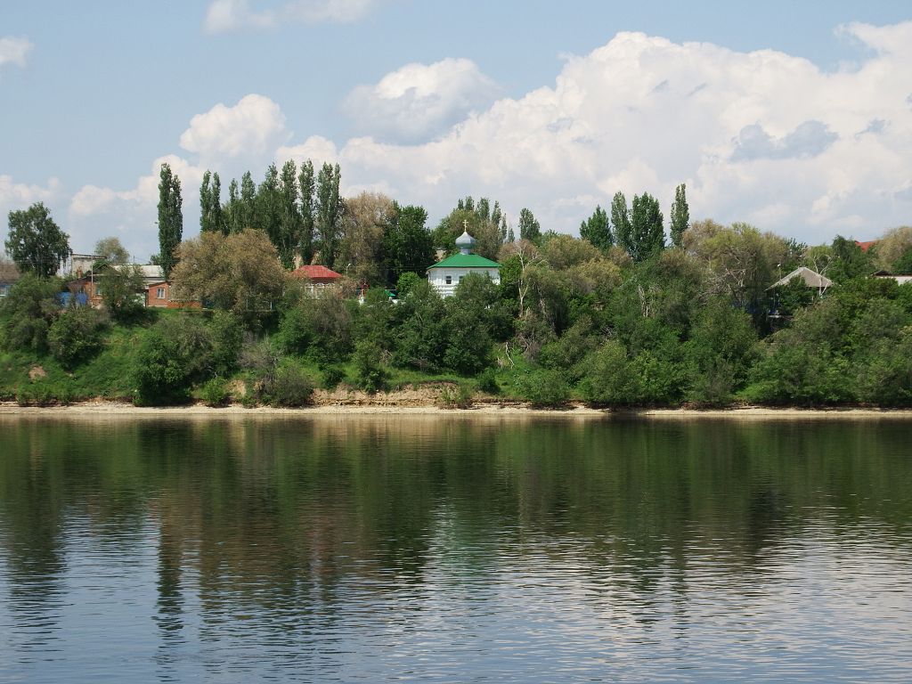 Церковь Троицы Живоначальной (новая), Воскресенское (Воскресенский район, Саратовская область). общий вид в ландшафте