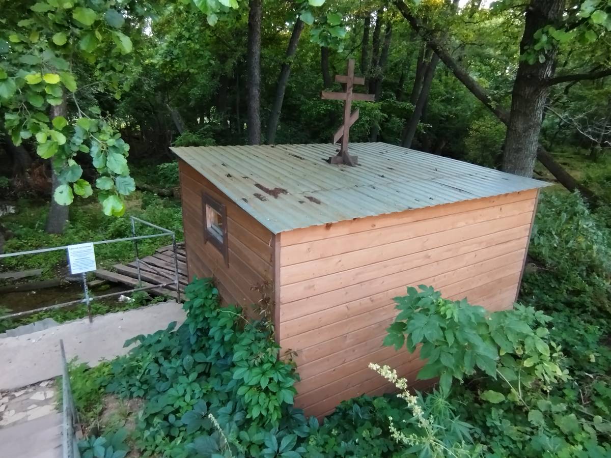 Купальня на святом источнике., дополнительная информация. Часовня иконы Божией Матери "Живоносный источник", Коммуна (Воскресенский район, Саратовская область)