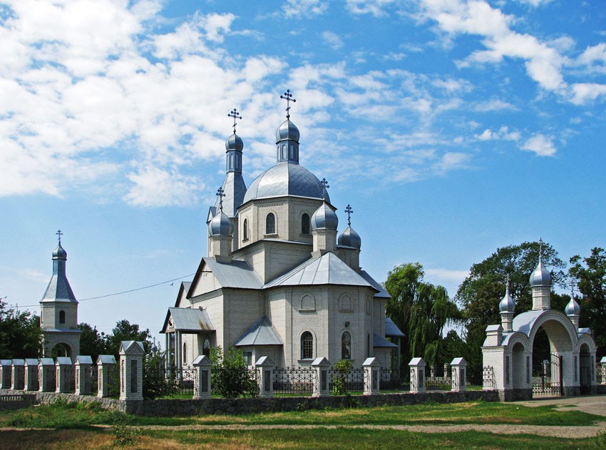 Церковь Рождества Христова, Зеньков (Полтавский район, Украина, Полтавская область). общий вид в ландшафте