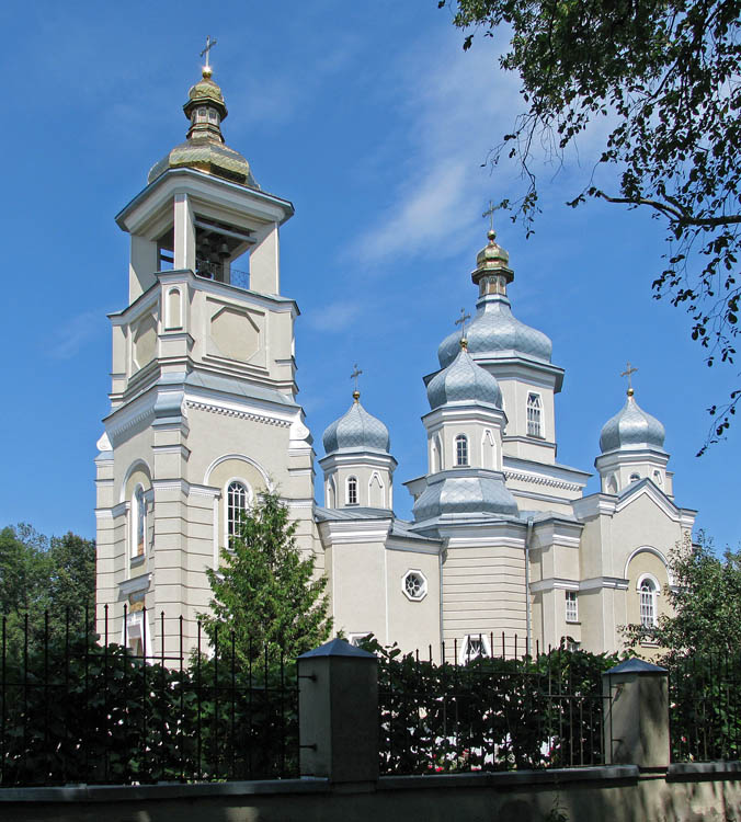 Собор Успения Пресвятой Богородицы (новый), Гадяч (Миргородский район, Украина, Полтавская область). общий вид в ландшафте