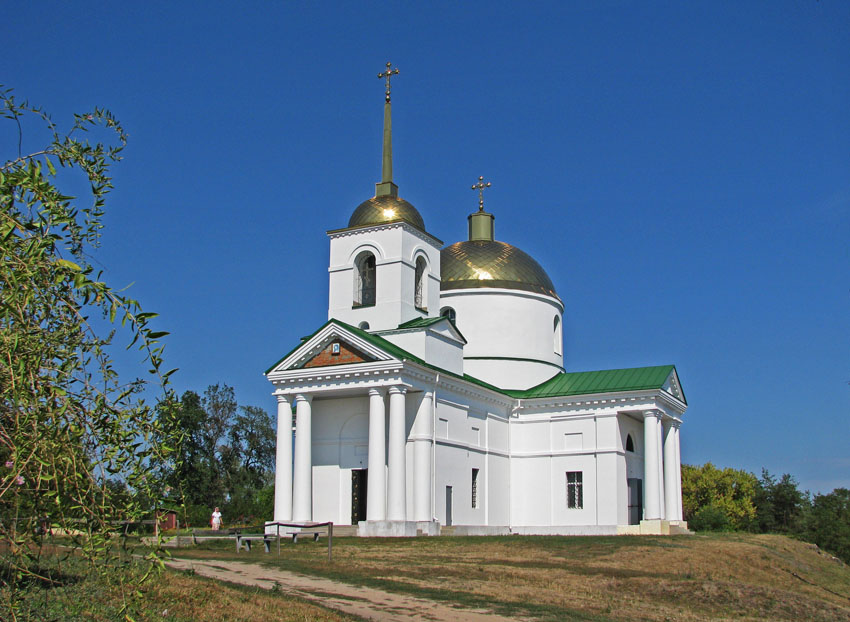Веприк. Церковь Николая Чудотворца. общий вид в ландшафте
