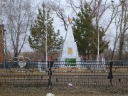 Церковь Рождества Христова (старая), Храм разрушен полностью.На его мести стоит памятник землякам, погибшим в годы Великой Отечественной войны<br>, Усть-Урень, Карсунский район, Ульяновская область