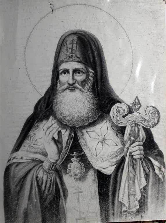 Церковь Михаила Архангела, Сосновка (Карсунский район, Ульяновская область). архивная фотография, фотография слеланная местным жителем более 60 лет назад. Фреска на стене храма. Предположительно свт. Митрофаний Воронежский