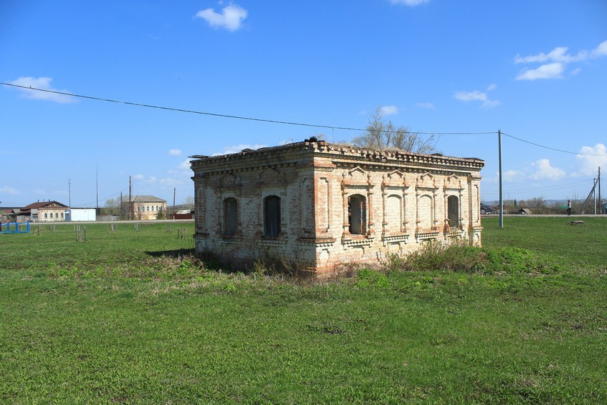 Церковь Донской иконы Божией Матери, Вальдиватское (Карсунский район, Ульяновская область). общий вид в ландшафте