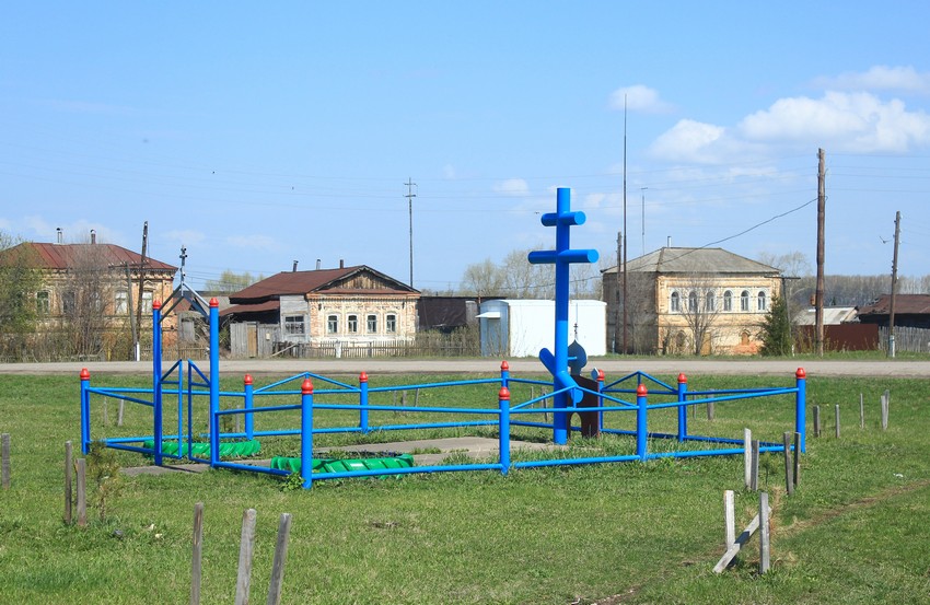 Церковь Донской иконы Божией Матери, Вальдиватское (Карсунский район, Ульяновская область). дополнительная информация, Поклонный крест на месте церкви