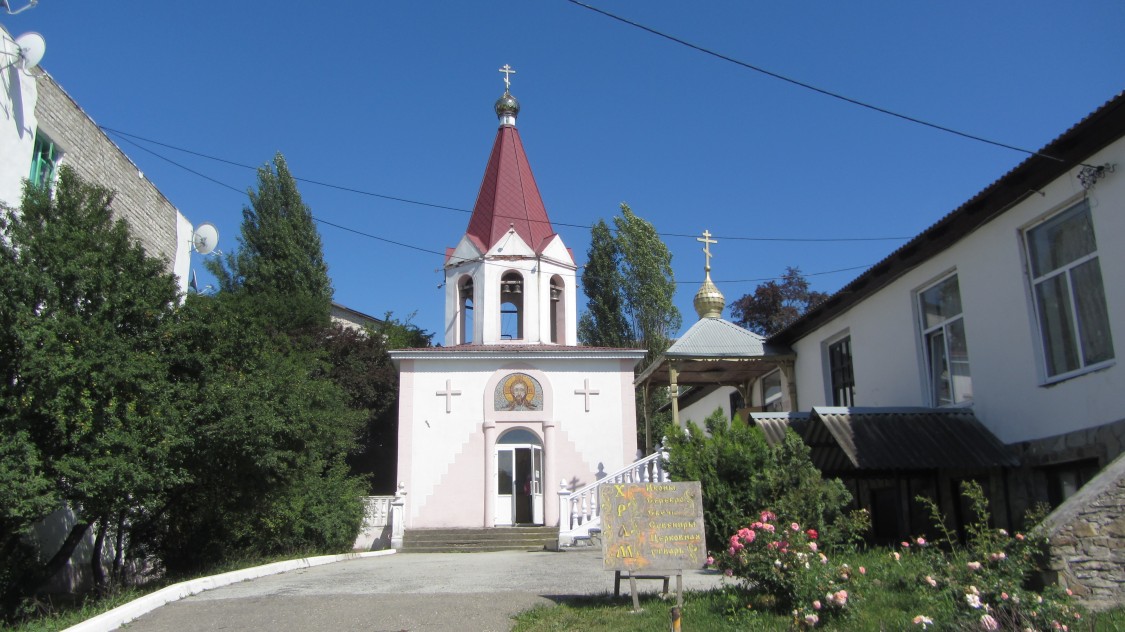 Пшада. Церковь Димитрия Солунского. общий вид в ландшафте