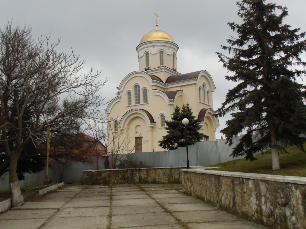 Церковь Илии Пророка, Мысхако (Новороссийск, город, Краснодарский край). фасады, На момент съёмки храм был не достроен.
