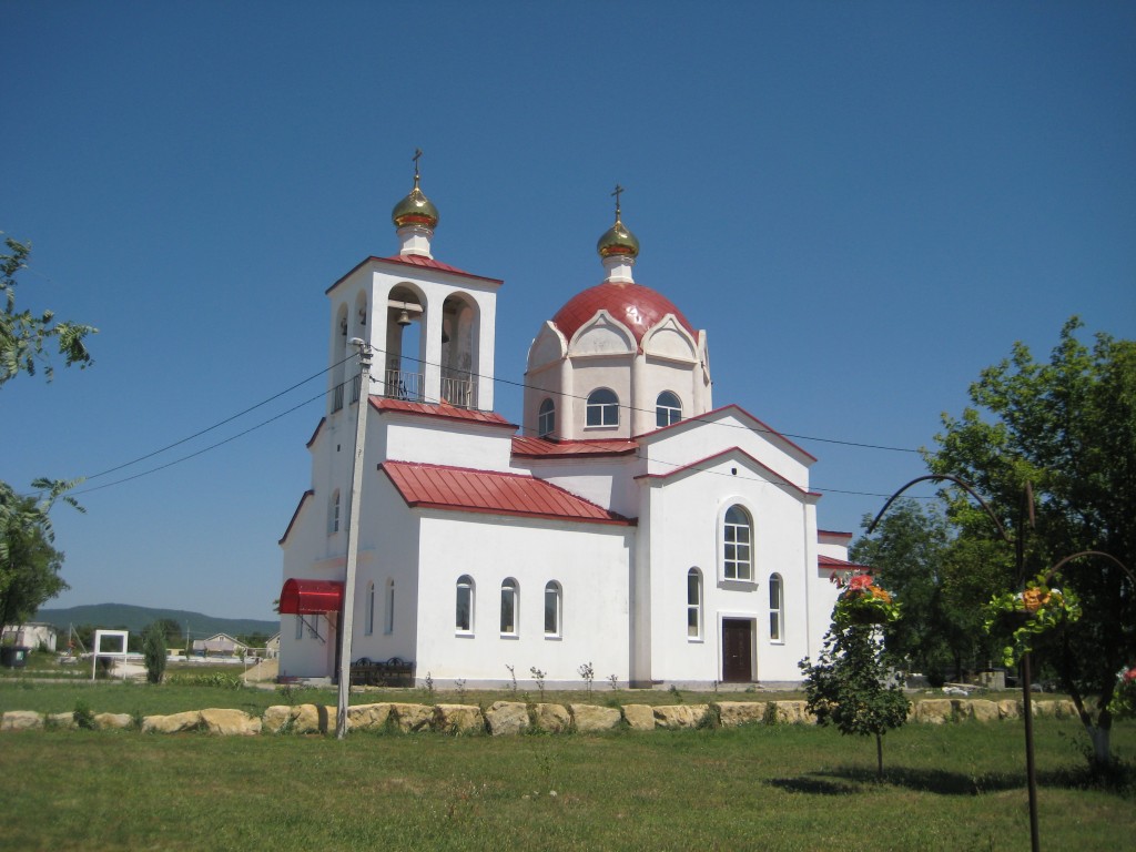 Натухаевская. Церковь Георгия Победоносца. общий вид в ландшафте