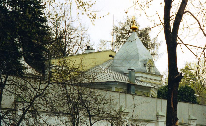 Ново-Переделкино. Домовая церковь Михаила Архангела при загородной резиденции Патриархов Московских и Всея Руси в Переделкине. фасады