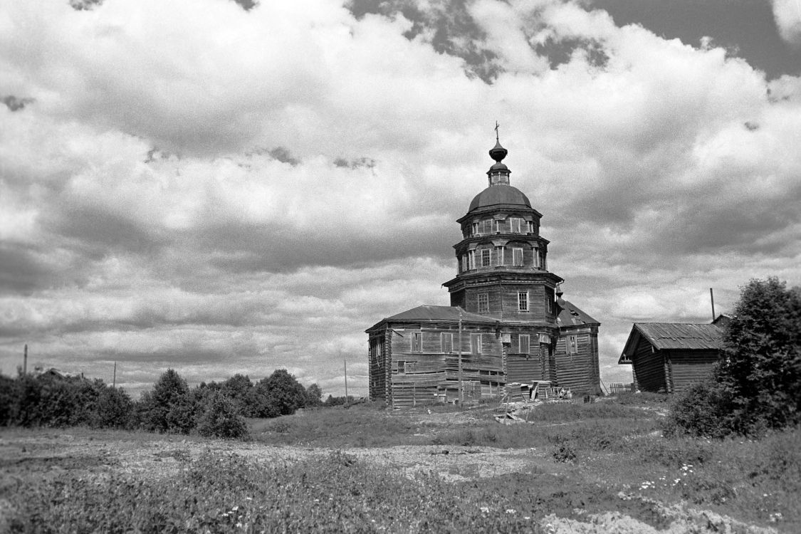 Поповка-Каликинская (Каликинский погост). Церковь Рождества Пресвятой Богородицы. архивная фотография, Фотография сделана в середине 1970-х годов