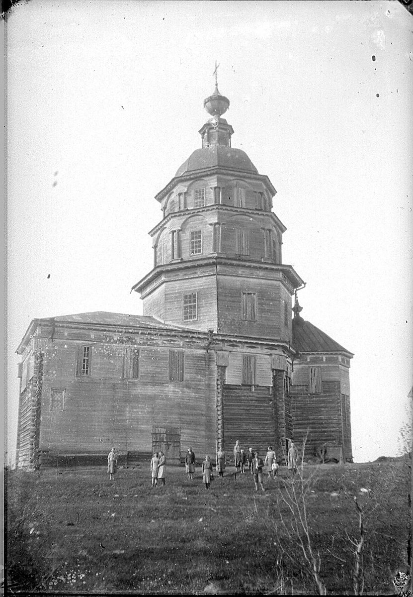 Фото 1940х-1950х годов с негатива Бобылевых. vk.com "Вожега родная", архивная фотография. Церковь Рождества Пресвятой Богородицы, Поповка-Каликинская (Каликинский погост) (Вожегодский район, Вологодская область)