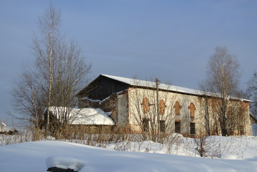 Поповка-Каликинская (Каликинский погост). Церковь Георгия Победоносца. общий вид в ландшафте
